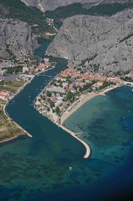 Omiš, ušće rijeke Cetine
